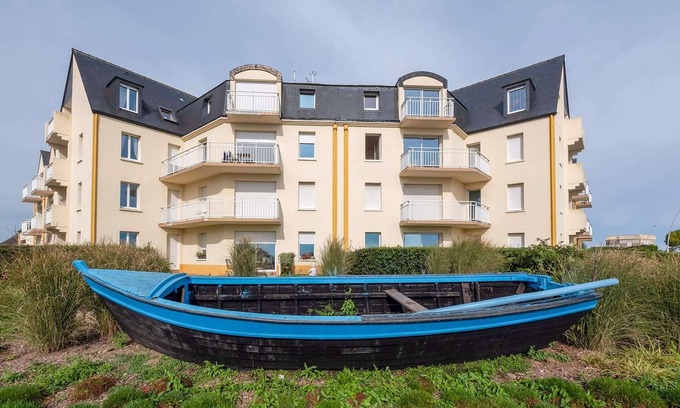 Saint-Vaast-la-Hougue Apartment | Tatihou Island Retreat