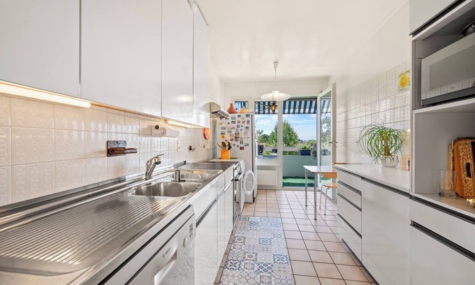 Le Grand-Saconnex Apartment | Taverney | Spacious, bright apartment (Geneva)