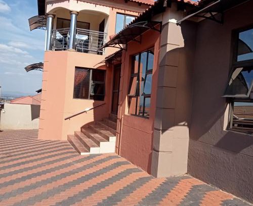 Rustenburg Bed & Breakfast | Tawana Guesthouse