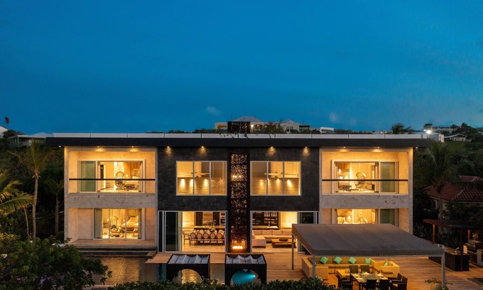 Cooper Jack Bay Settlement Villa | Stunning Beach Front Villa with Full Staff