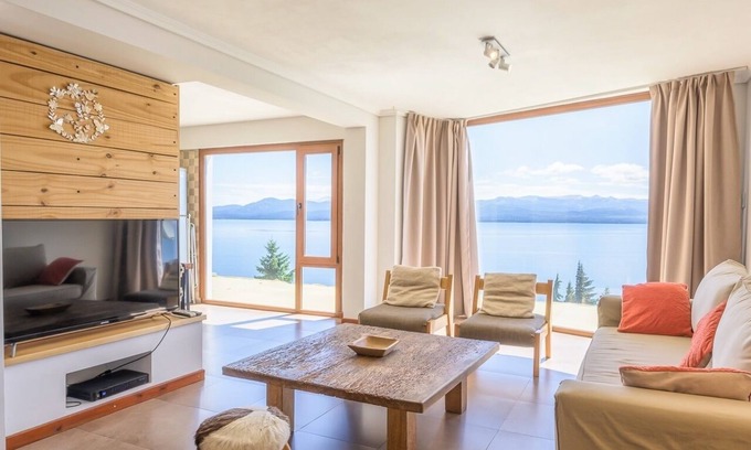 Belgrano Apartment | TD7 - Stunnning 3/4 Beddroom Apartment Incredible Lake Views Garden and Jacuzzi