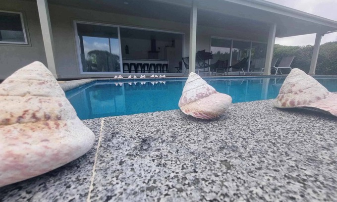 Muri Villa | Te Aro Villa 2nModern Brand New 3brm villa with pool in Muri