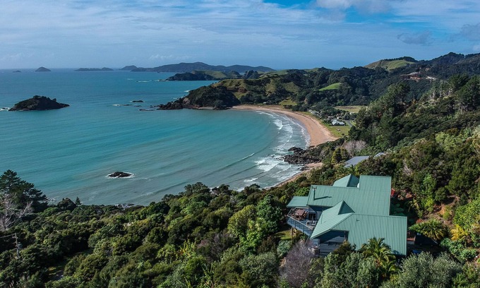 Te Ngaire House | Te Koha: Luxury hillside beach residence @ Te Ngaere Bay