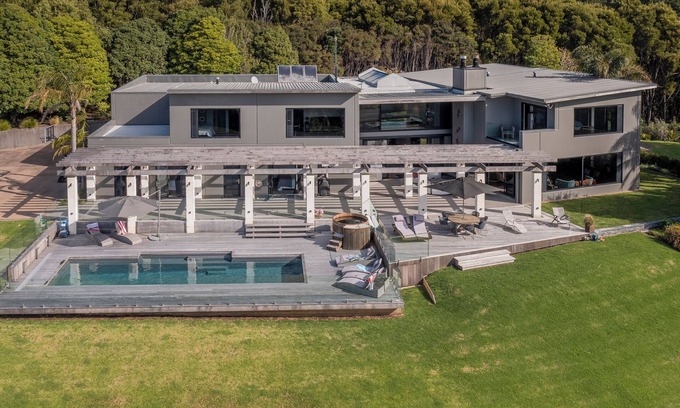 Whangapoua Cottage | Te Punga Lodge - Whangapoua Beach Luxury Villa