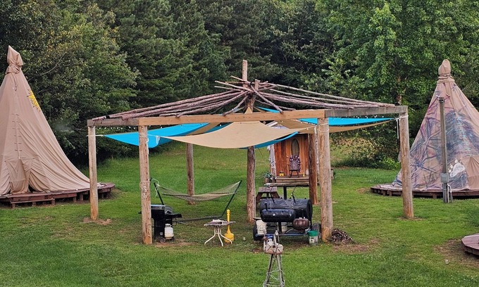Benton RV Rental | TeePee Village, Valley of the Cherokee National Forest, Ocoee Hiwassee River