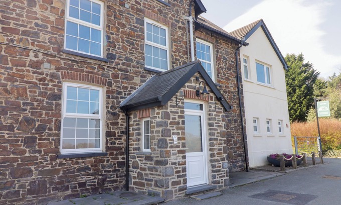 St Dogmaels Cottage | TEIFI VILLA, pet friendly, character holiday cottage in St Dogmaels