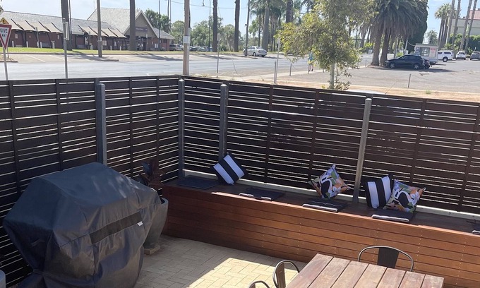 Mildura Central Business District House | TEKIELA On Lime Holiday House