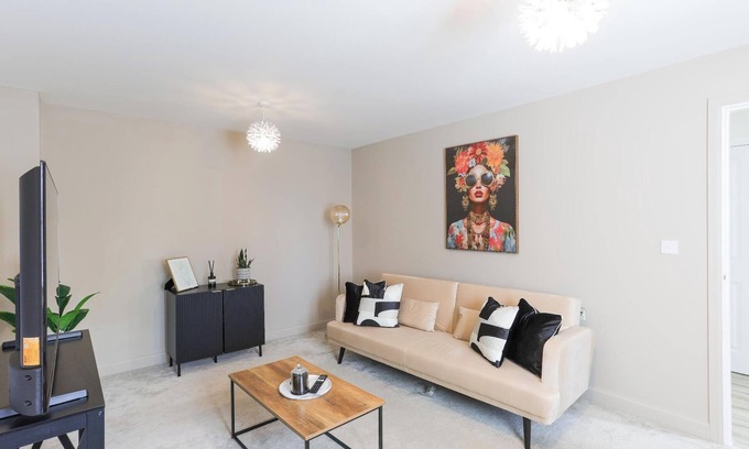 Telford House | Telford – Free Parking – Great for contractors
