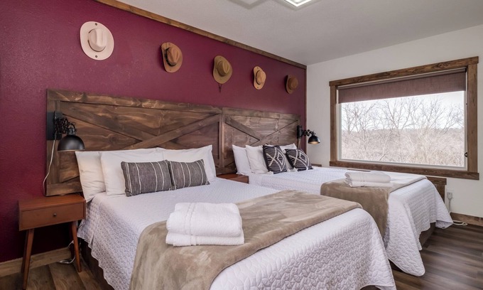 Prescott Hotel | Tennessee Themed Boutique Suite