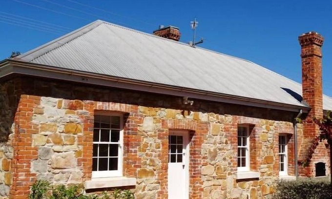 Tenterfield Cottage | Tenterfield Accommodation’s“White Rose Cottage”