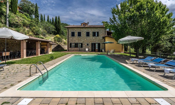 Subbiano Villa | Tenuta Le Caselle farmhouse with pool