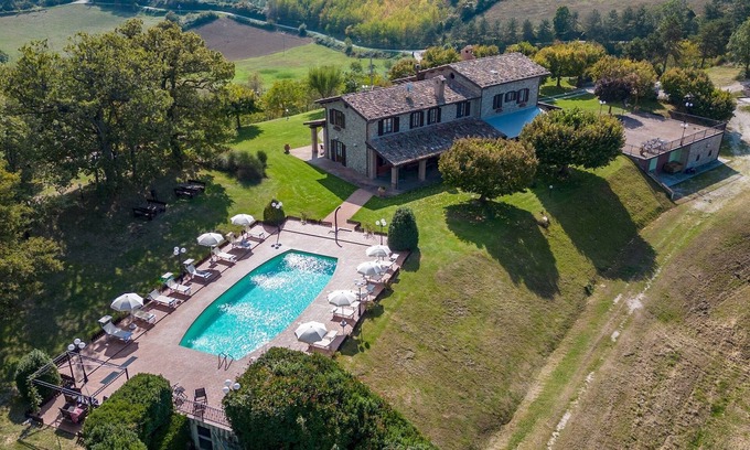 Valfabbrica Villa | Tenuta Montiepoli 12+3, Emma Villas