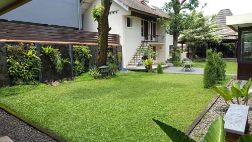Surakarta House | Teras Solo