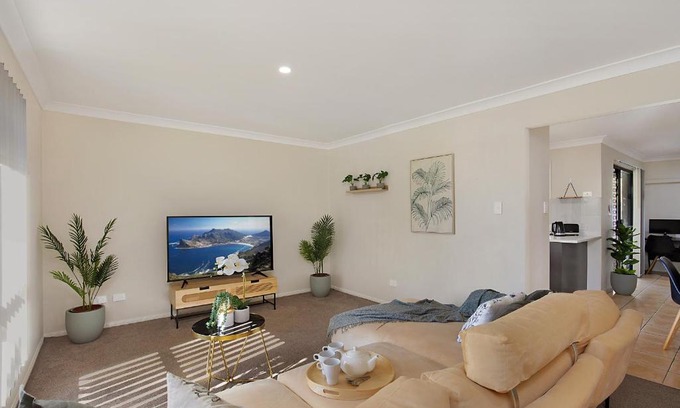 Eight Mile Plains House | Terbium Sanctuary