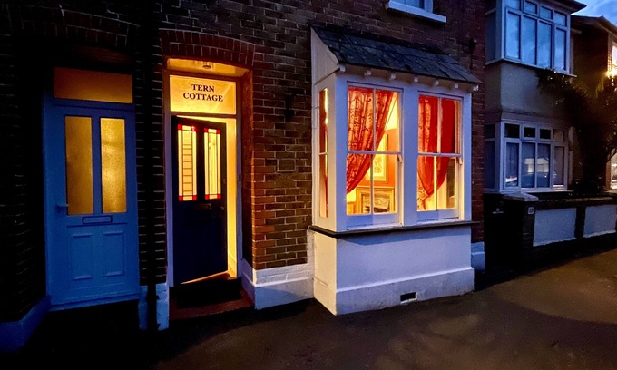 Bognor Regis Cottage | Tern Cottage by inspirestays.com - a cottage that sleeps 4 guests in 2 bedrooms