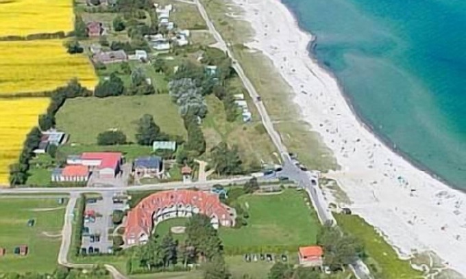 Kronsgaard Apartment | *Terrace apartment on the Baltic Sea beach, panoramic sea view, pool, wifi, Godewind A2