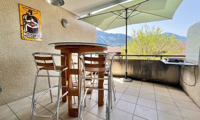Bonneville Apartment | Terrace, home cinema, Annecy Geneva 30mn