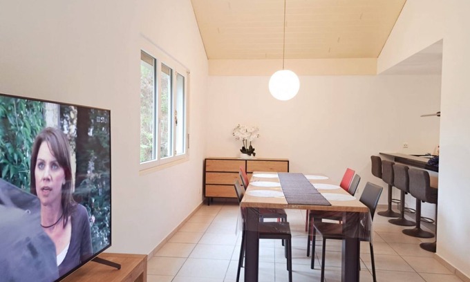 Lavertezzo Apartment | Terrace over the Verzasca Valley (White House Terrace)