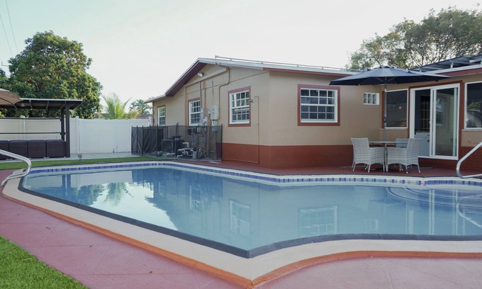 Pompano Beach House | Terrific 4-bedroom house with AC in Deerfield Beach