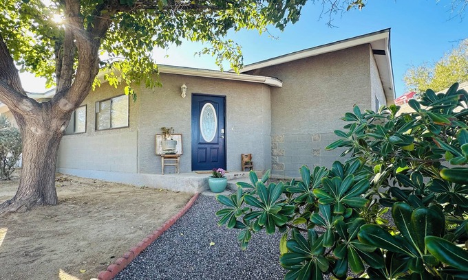 Thatcher House | Terrific, CLEAN 4-bedroom house in Thatcher with WiFi, AC
