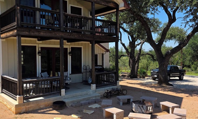 Fredericksburg House | Terrific getaway to the peaceful countryside.