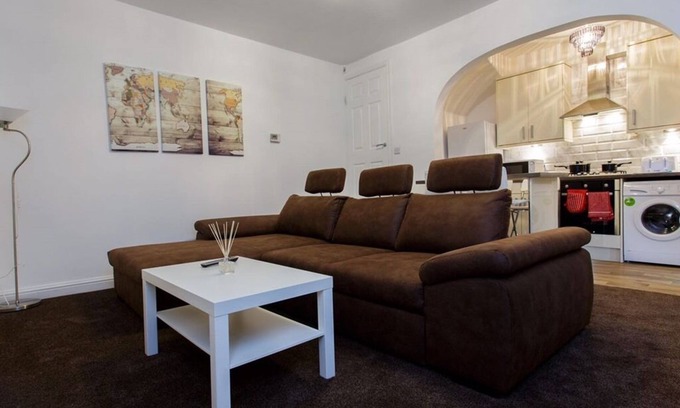 Harehills Apartment | Terrific sleeps 7 close to central Leeds