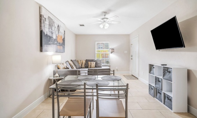 OST - South Union Apartment | Texas Med Center Opulent & Luxury Stay