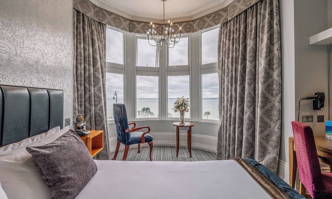 Westcliff-on-Sea Hotel | Thames Estuary Getaway: Experience Tranquil Views | Close to Palace Theatre