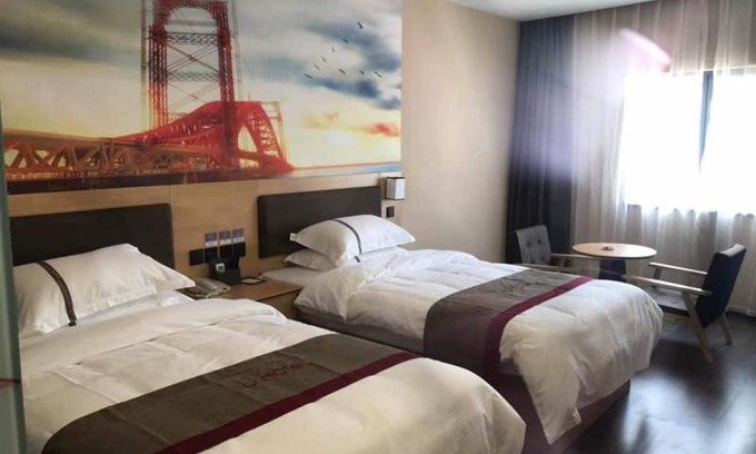 Dalingshan Hotel | Thank Inn Chain Hotel Guangdong Dongguan Daling Mountain Guanchang Road