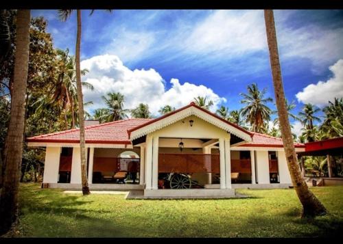 Panduwasnuwara Hotel | Tharul hollyday risort