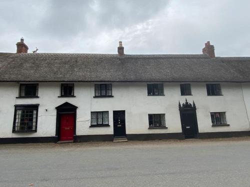 Otterton House | Thatched Cottage, beautiful village near the sea