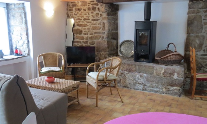 Kervignac House | Thatched cottage in the Kervignac countryside