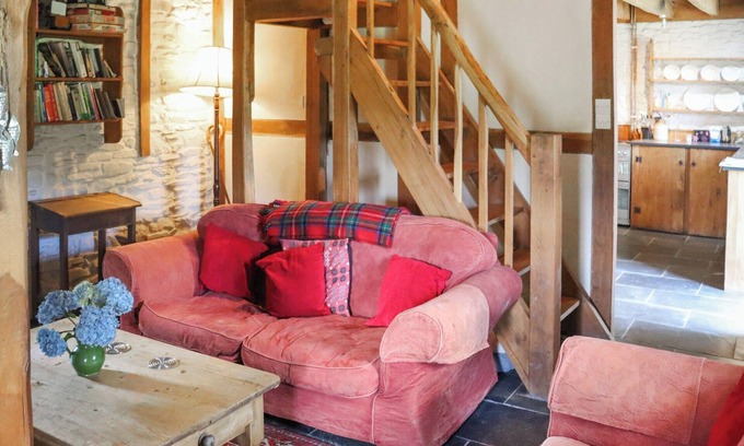 Llanybydder Cottage | Thatched Cottage - UK50261