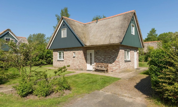 Paasloo House | Thatched Villa in National Park