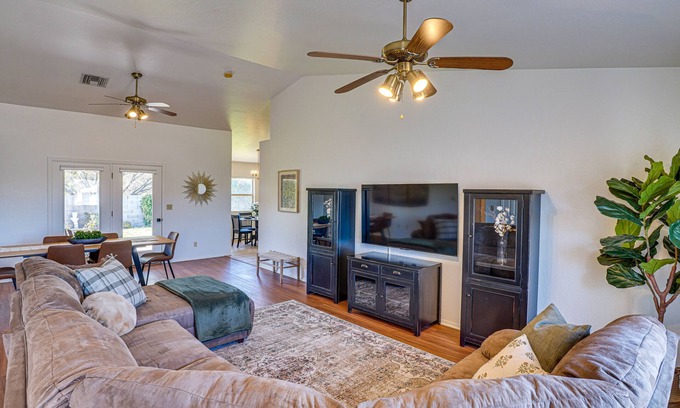 Thatcher House | Thatcher Home w/Fenced Backyard: 3 Mi to Downtown