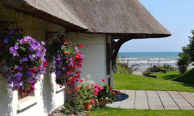 Laytown Cottage | Thatcher's Rest CottagenWinner 'Best beach holiday rental in Europe'.