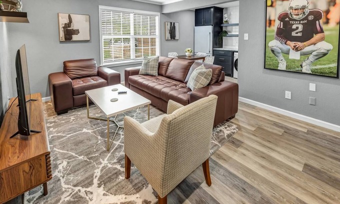 Northgate Apartment | The 12: 1st Floor 2 Bdrm, Walk to A&M, King Beds