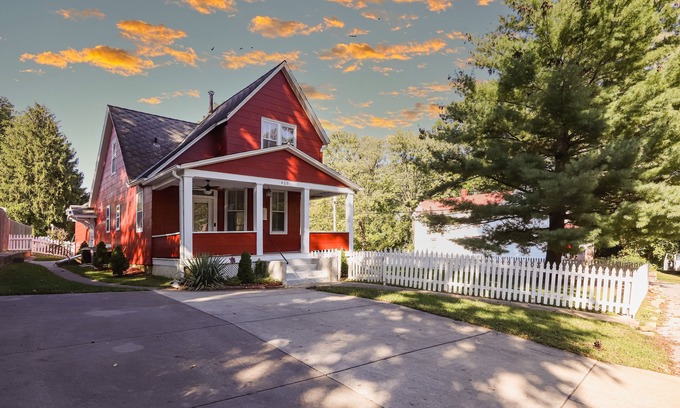Lake Forest Estates House | The 1801 House: A beautiful historic home in the Ste Genevieve Historic District