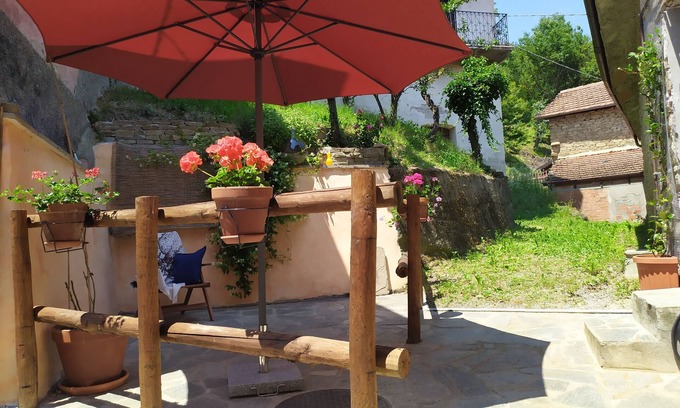 Orbregno House | The 18th century stone house in the Monferrrato hills