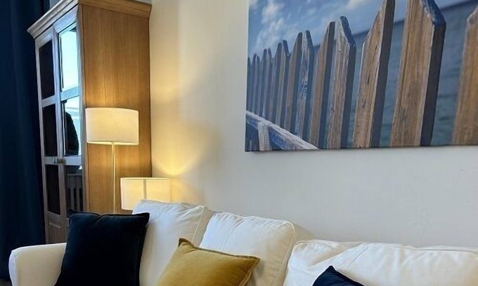 Bramfeld Apartment | The 2-room apartment is bright and lovingly furnished. It is located in our apartment house Haldesdorfer Straße and is 60 m2 big.