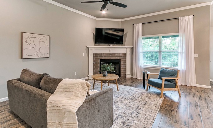 Broken Arrow House | The 47th Street Retreat