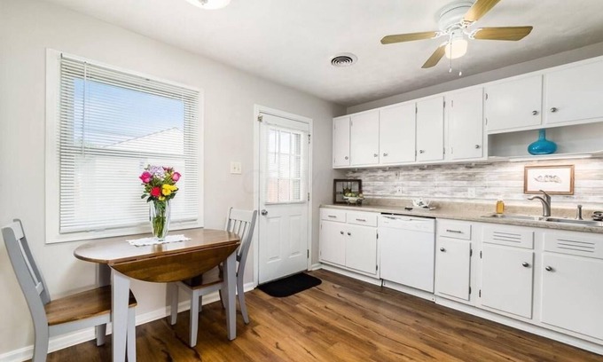 Grove City House | The 614-Columbus Ohio-Grove City-Close to everything-Pet friendly-Parks