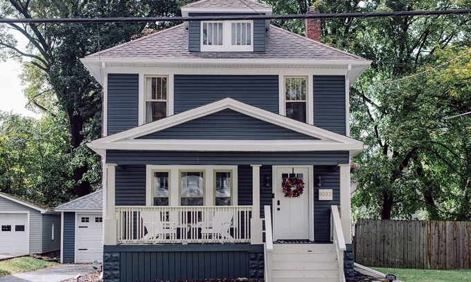 Highland Square House | The Akron Retreat | Modern 3-Bedroom Oasis