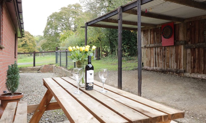 Llanfyllin House | THE ALDERS, pet friendly, with open fire in Llanfyllin