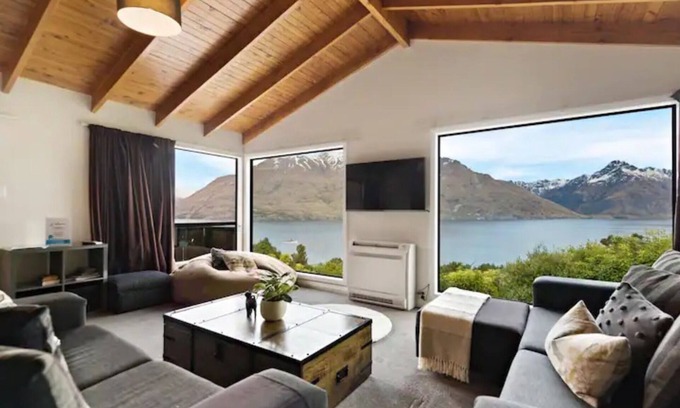 Sunshine Bay House | The Alpine - Queenstown Holiday Home