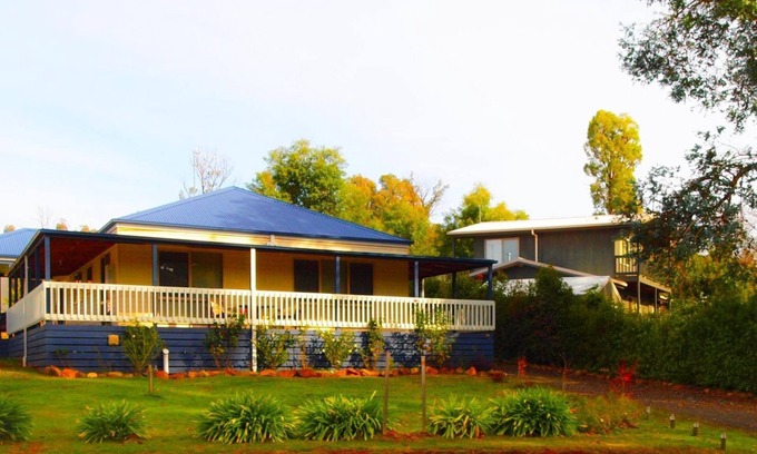 Marysville House | THE ANGELINA - Centre of town overlooking Gallipoli Park