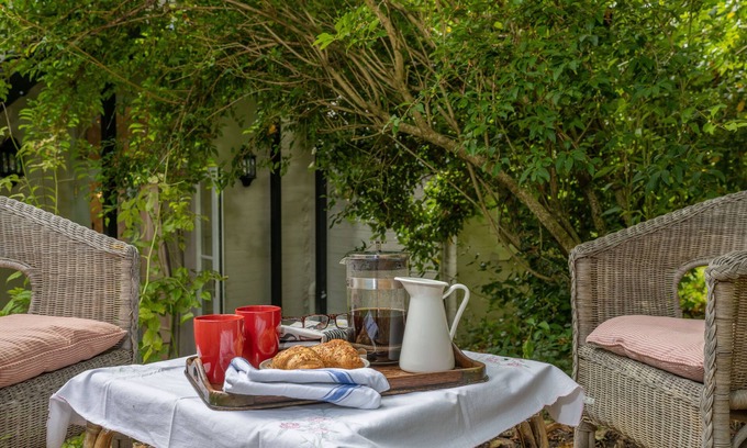 Shrewton Apartment | The Annexe: charming 1 bed near Stonehenge