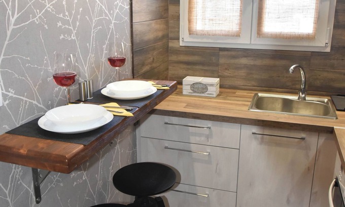 Spata-Artemida Apartment | The Apartment is Situated 50m Away From the Beach and 10km From the Ath.airport