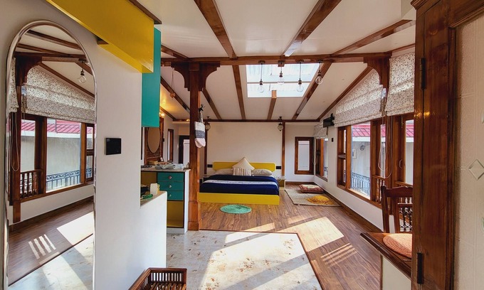Chhota Shimla Apartment | The Attic Suite at Shimla Gypsy with 360° view and a sky roof