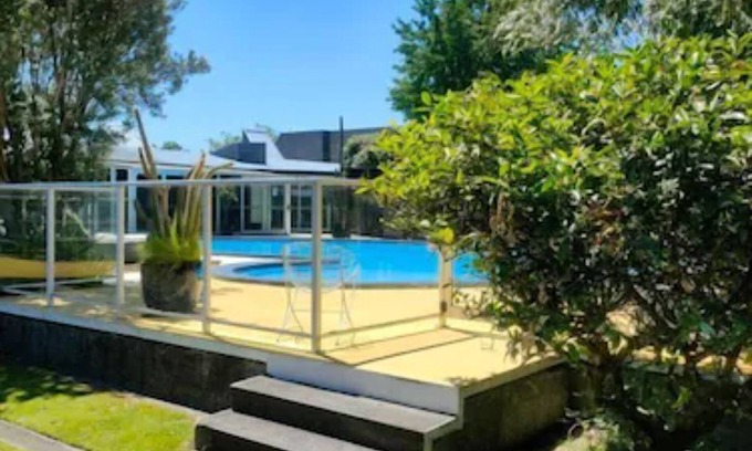 Whanganui Hotel | The Avenue Hotel